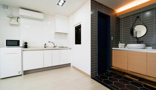 Room (Room 103 (Spa))