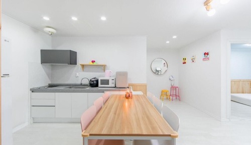 Room (King Special Price Room 201 (Indoor P)