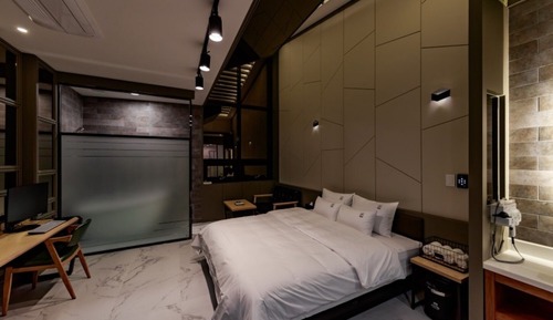 Room (BATH 201)