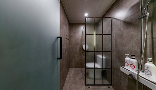 Room (PC 217)