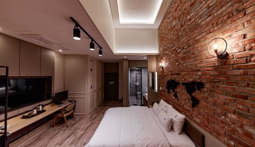 Room (FLOORED 218)