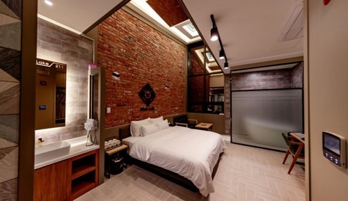 Room (BATH 211)