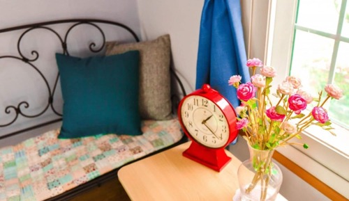 Room (Flowers WITH FLOWERS)