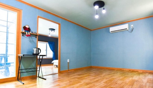 Room (WOOD WITH TREE)
