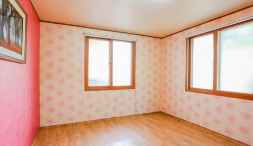 Room (Sun Room)