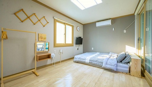 Room (Lavender)