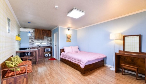 Room (Down Town 202)