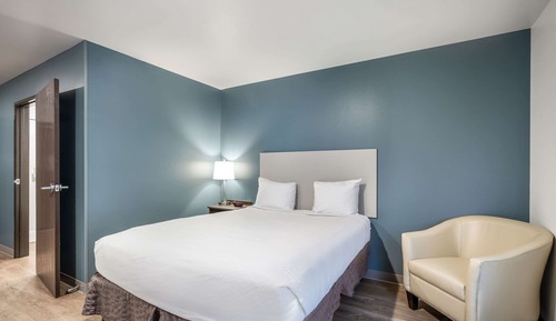 Room, 1 Queen Bed, Accessible, Non Smoking (Accessible Tub)