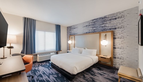 Room, 1 King Bed, Non Smoking (Mobility/Hearing Access, Roll-in Shwr)