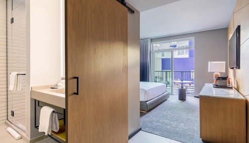 Room, 1 King Bed, Balcony