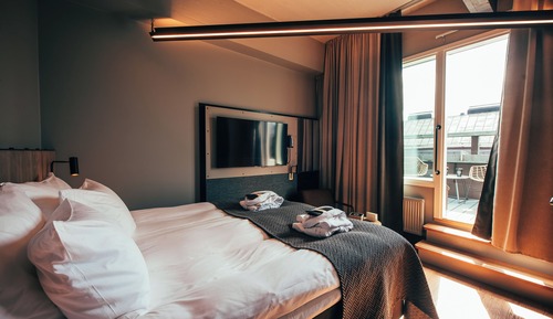 Deluxe Room, 1 King Bed, Non Smoking, Balcony