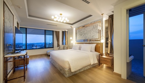 Suite, River View