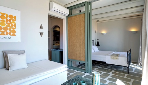 Signature Suite Mini Jetted Pool Sea View