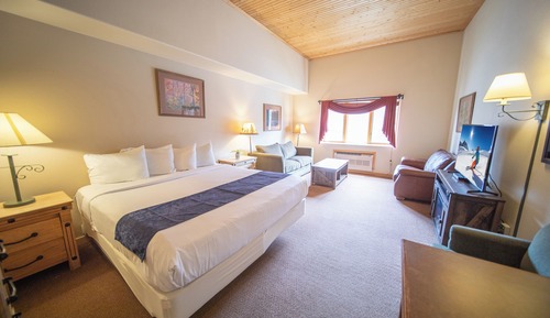 Comfort Studio, 1 Queen Bed with Sofa bed, Resort View (Gateway Lodge 5057)