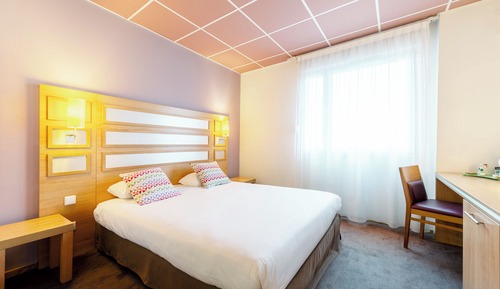 Standard Room, 1 Queen Bed