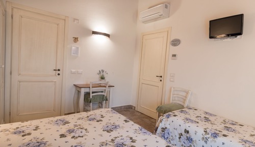 Classic Triple Room, Private Bathroom (Acqua)