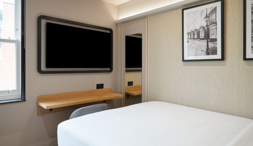 Room, 1 Double Bed, Non Smoking, Corner (Corner 11sqm)