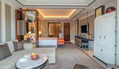 Studio, 1 King Bed (Sky)