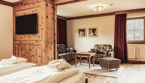 Suite (Zirbe)