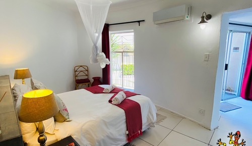 Standard Room, 1 Queen Bed, Ensuite, Garden View
