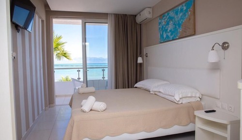 Double Room (Sea View Front)