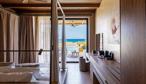 Cicada Suite Gym, Private Pool & Hot Tub, Sea Front