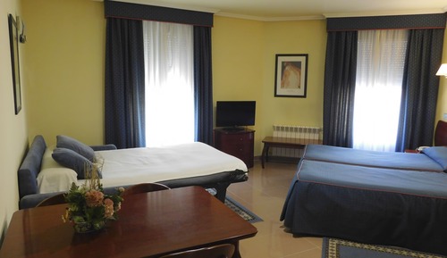 Double Room (+ extra bed)