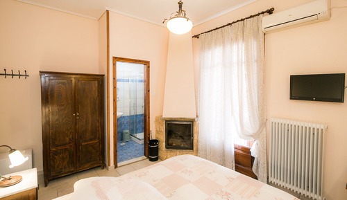 Basic Double Room, 1 Double Bed, Fireplace