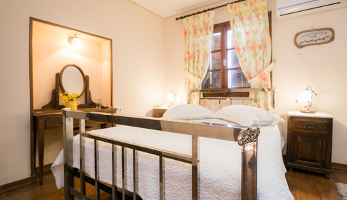 Family Room, Connecting Rooms