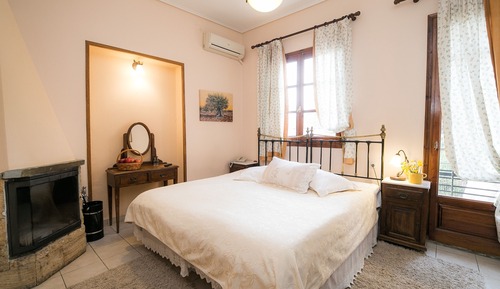 Family Room, Connecting Rooms