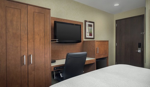 Standard Room, 1 King Bed, City View