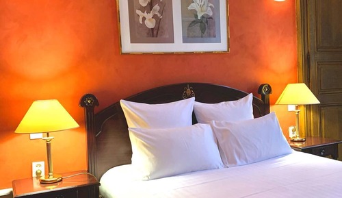 Suite, 1 Queen Bed, Non Smoking (Ming)