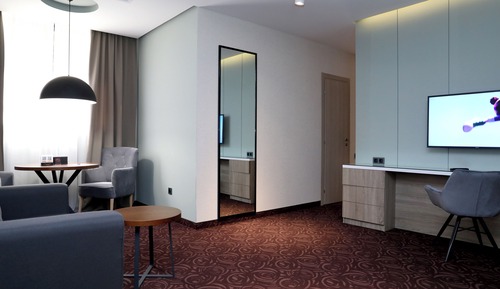 Suite, 1 King Bed, Non Smoking, Balcony (Living Room)