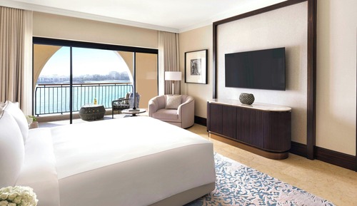 Executive Suite, 1 King Bed, Non Smoking, Balcony
