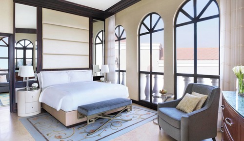 Suite, 1 King Bed with Sofa bed, Non Smoking
