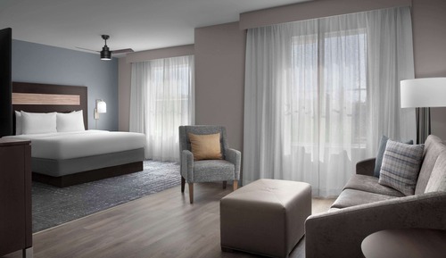 Studio, 1 King Bed, Accessible (Mobility & Hearing, Roll-in Shower)