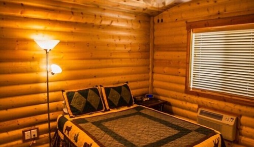 Premier Cabin, Kitchen