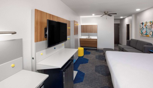 Suite, 1 Queen Bed with Sofa bed, Accessible (Non-Smoking)