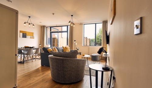 Superior Apartment, Private Bathroom (Goldfinch)