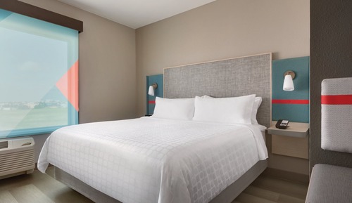 Standard Room, 1 King Bed, Accessible (Communications, Roll-In Shower)