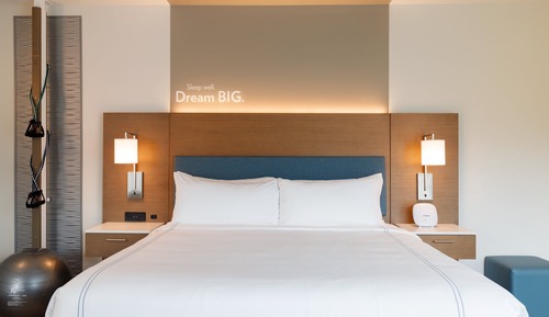 Standard Room, 1 King Bed, Accessible Bathtub, Non Smoking (Communications)