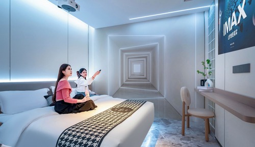 Quiet audio-visual king room