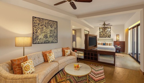 Suite, 1 King Bed, Mountain View