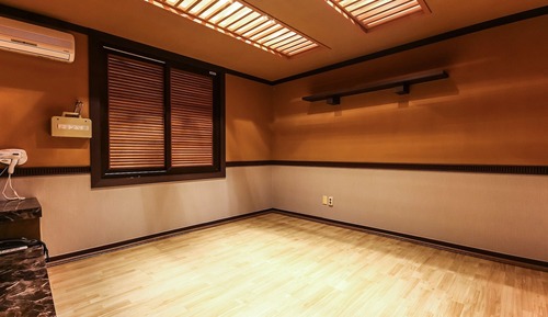 Room (Korean-style Ondol Room)