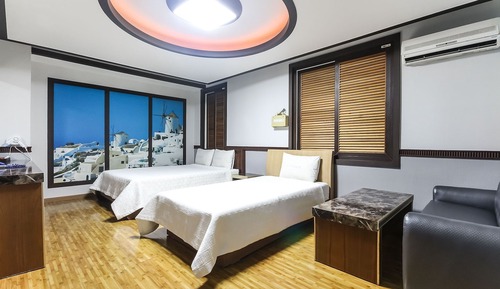Room (Twin)