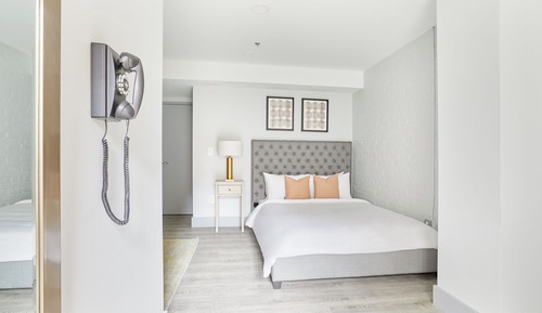 Queen Studio (Self Check-in with Virtual Front Desk)