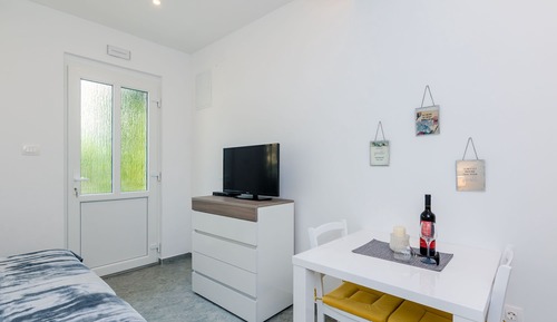 Studio (Studio Apartment with Terrace)