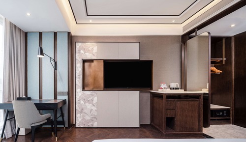 Basic Room, 1 King Bed