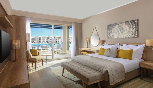 Superior Room, Pool View (Queen or Twin)