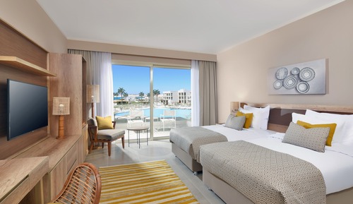 Superior Room (Queen or Twin, Side Sea View)